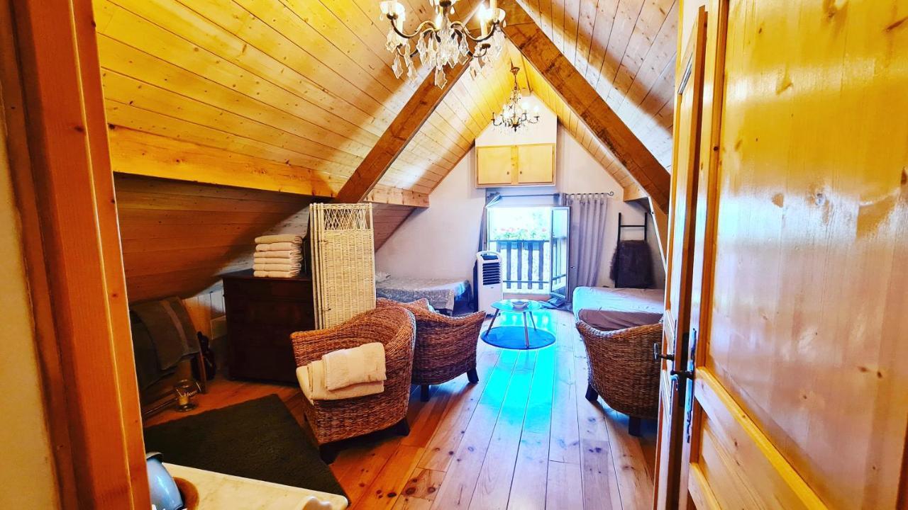 Le Doux Nid Bed & Breakfast Chanaz Exterior photo